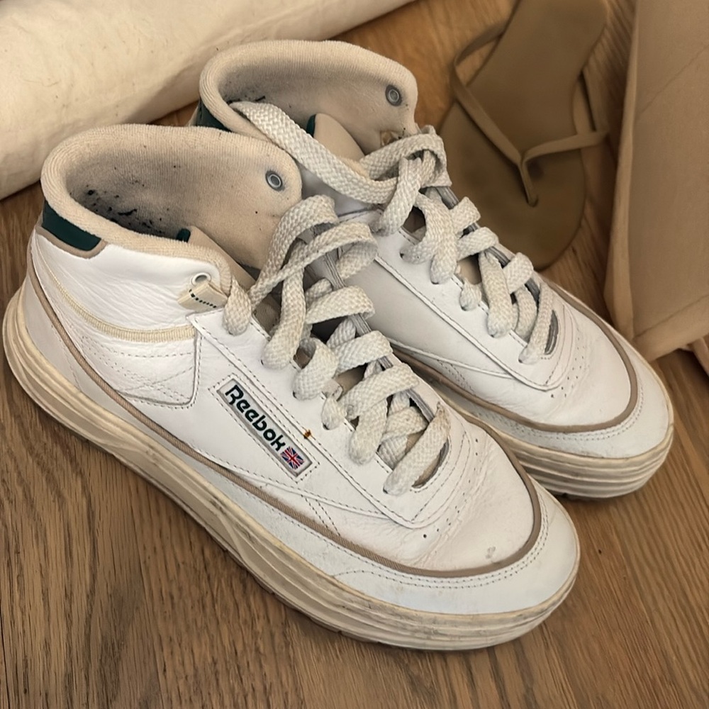 Reebok sneakers size 8 women’s